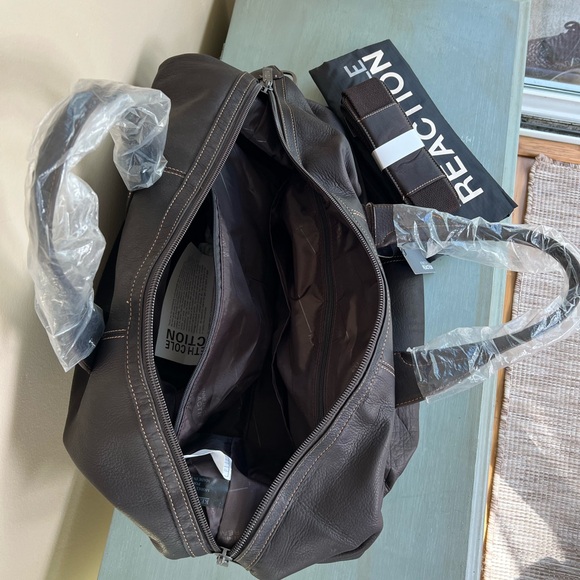 Kenneth Cole Colombian Leather Weekender Duffel - Picture 4 of 5